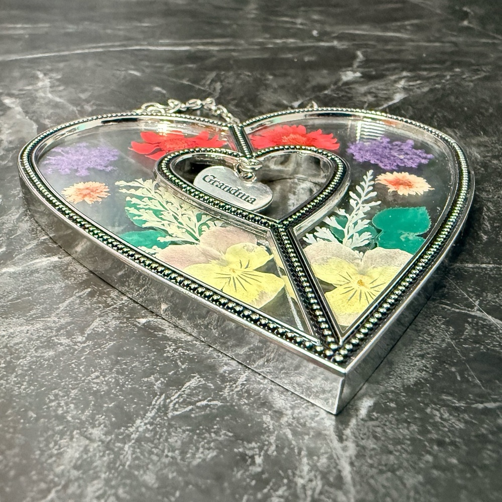 Heart Suncatcher “Grandma” Ornament with Pressed Flowers - Picture 12 of 12